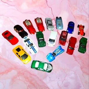 17 Vintage Collectable Diecast Cars Hot Wheels & Maisto McDonalds TREX & More